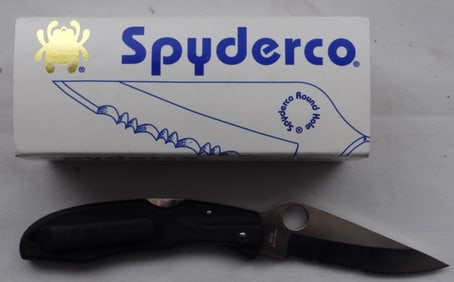 Spyderco AUS-8A Stainless Knife