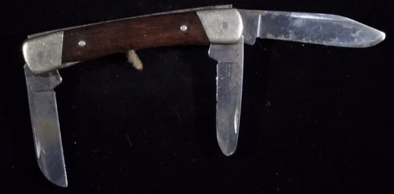 Buck Three-Blade Pocket Knife Number