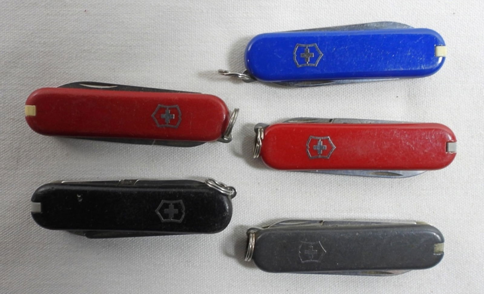 5 Victorinox Swiss Army Knives (1 of 2)