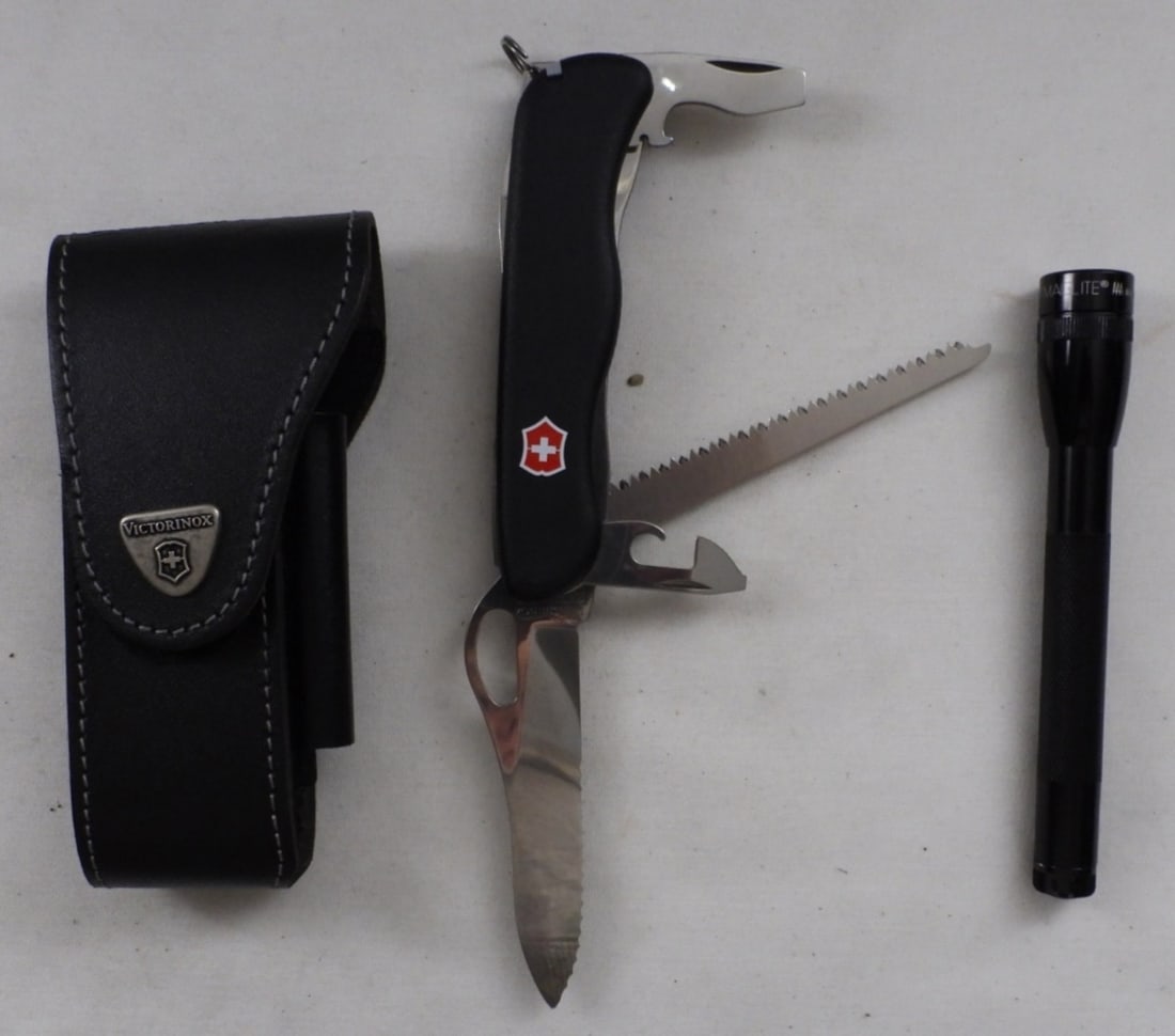Victorinox Swiss Army Knife With Flashlight (1 of 2)