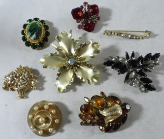 8 Assorted Brooches