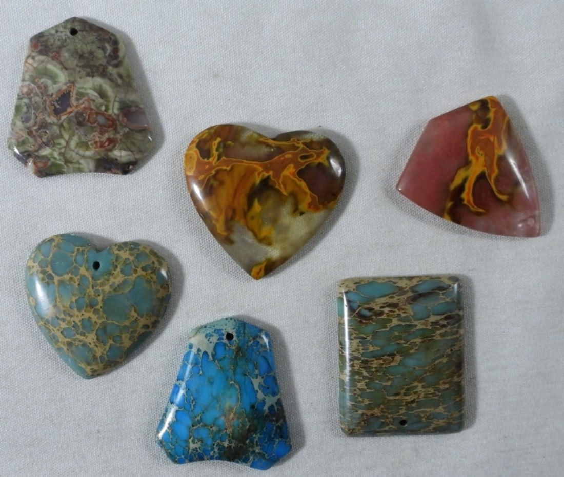 6 Polished Gemstone Pendants: Beautiful polished pendants of different colors
