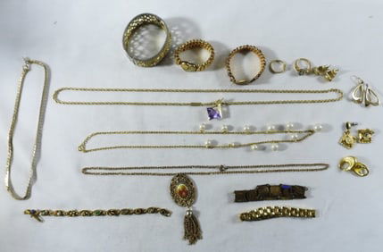 Gold-Tone Jewelry Lot