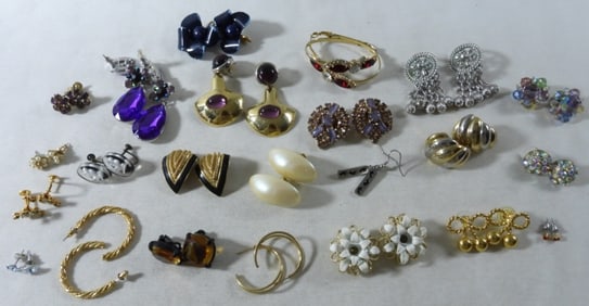 Assorted Earrings Lot