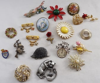 (20) Brooches