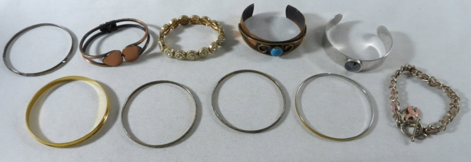 10 Bracelets: Get it today