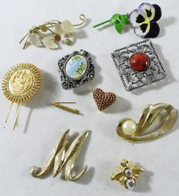 10 Brooches