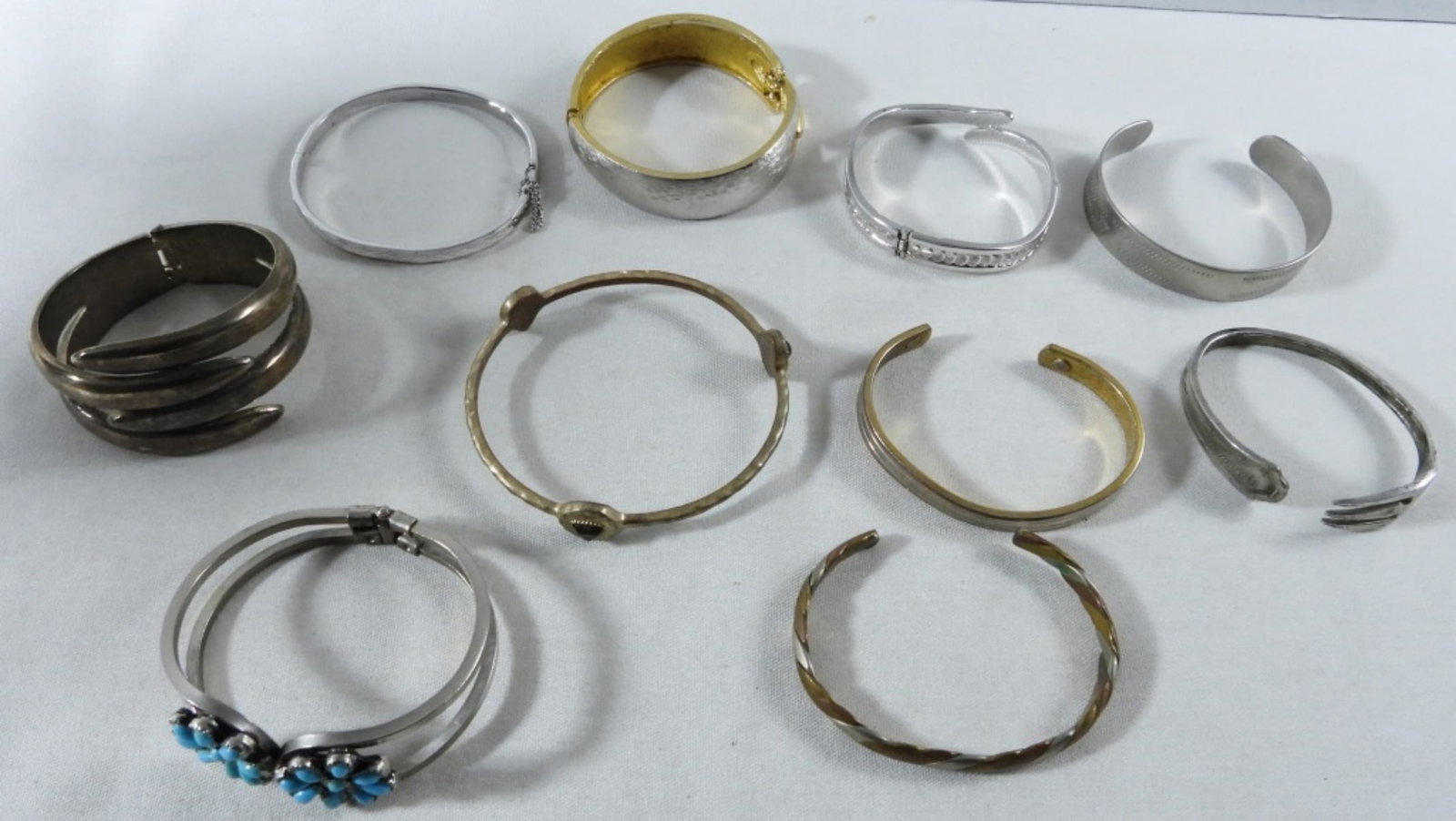 10 Bracelets: Get It Before Its Gone