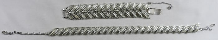 Matching Silver-Tone Necklace & Bracelet