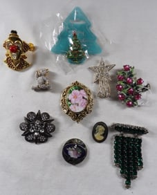 10 Brooches