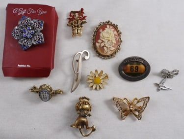 10 Brooches