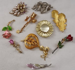 11 Floral Brooches