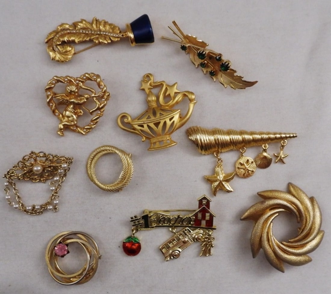 10 Gold-Tone Brooches: Variety of sizes and styles