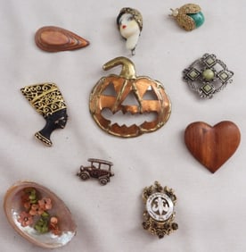 10 Mixed Style Brooches