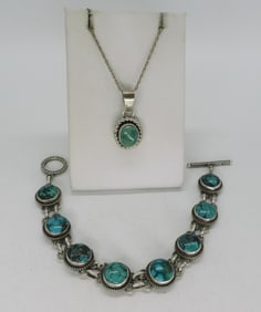 Gorgeous Turquoise Necklace & Bracelet