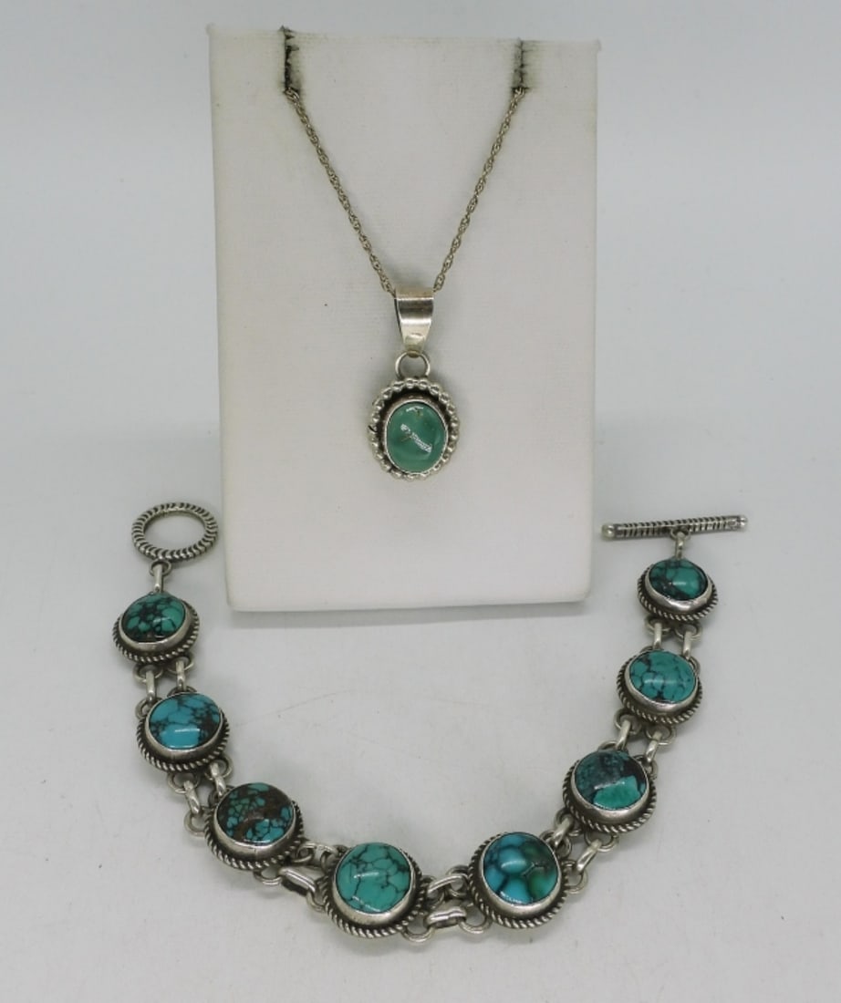Gorgeous Turquoise Necklace & Bracelet (1 of 1)