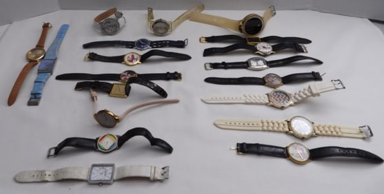 (20) Large Leather Band Women's Watches