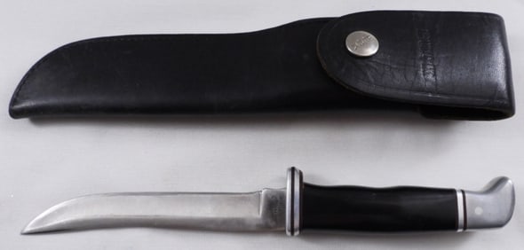 Buck Fixed Blade Knife With A Sheath