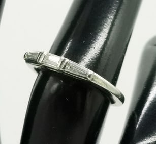 18k White Gold Diamond Baguette Ring