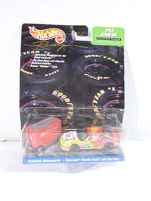 1998 Mattel Hot Wheels Pro Racing Pit Crew