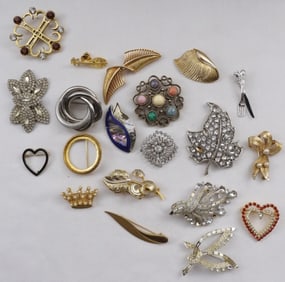 (20) Brooches