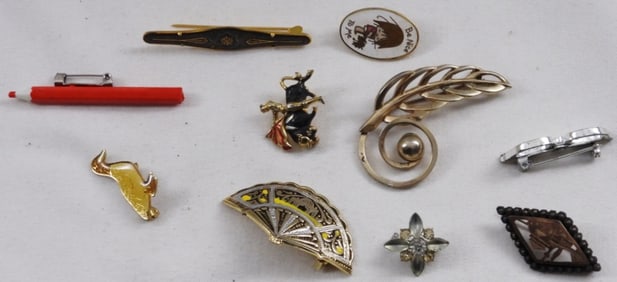 (10) Brooches