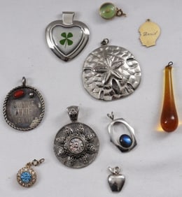(10) Pendants
