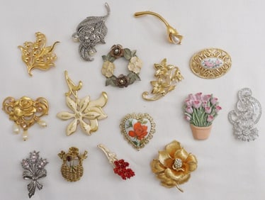 (15) Floral Brooch