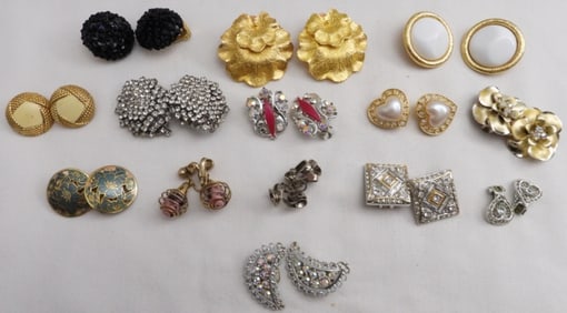 (14) Clip On Earrings