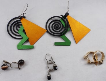 (4) Pairs of Earrings