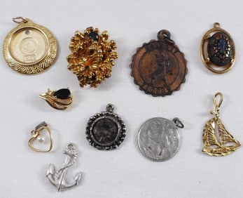 (10) Pendants
