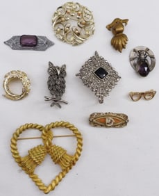 (10) Brooches