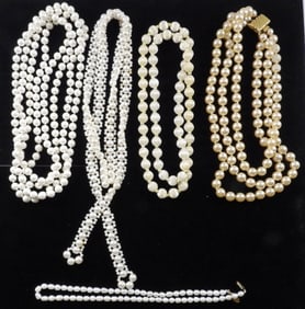 (5) Faux Pearl Necklaces