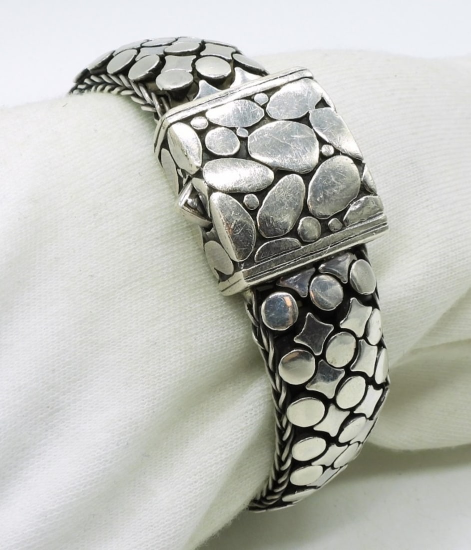 Heavy Sterling Fashion Bracelet: Heavy sterling fashion bracelet, 8" long. Just under one inch wide. (56.6 dwt)
