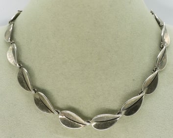 Beautiful Denmark 925 Leaf Necklace
