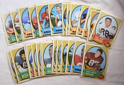 Lot Of (31) TOPPS Football Cards
