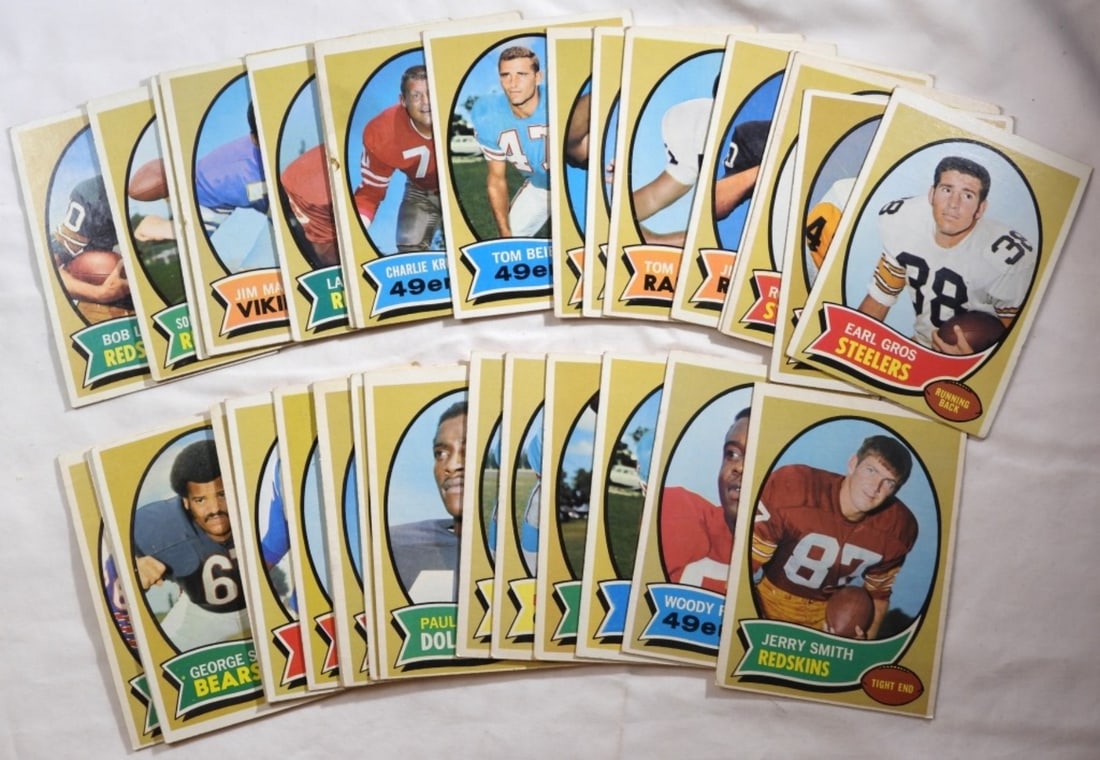 Lot Of (31) TOPPS Football Cards: Unsearched, may have some duplicates, conditions will vary.