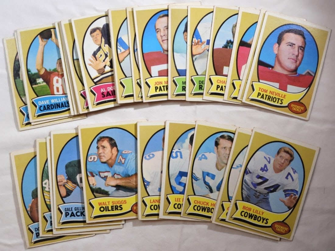 (40) TOPPS Football Cards: Unsearched, may have some duplicates, conditions will vary.
