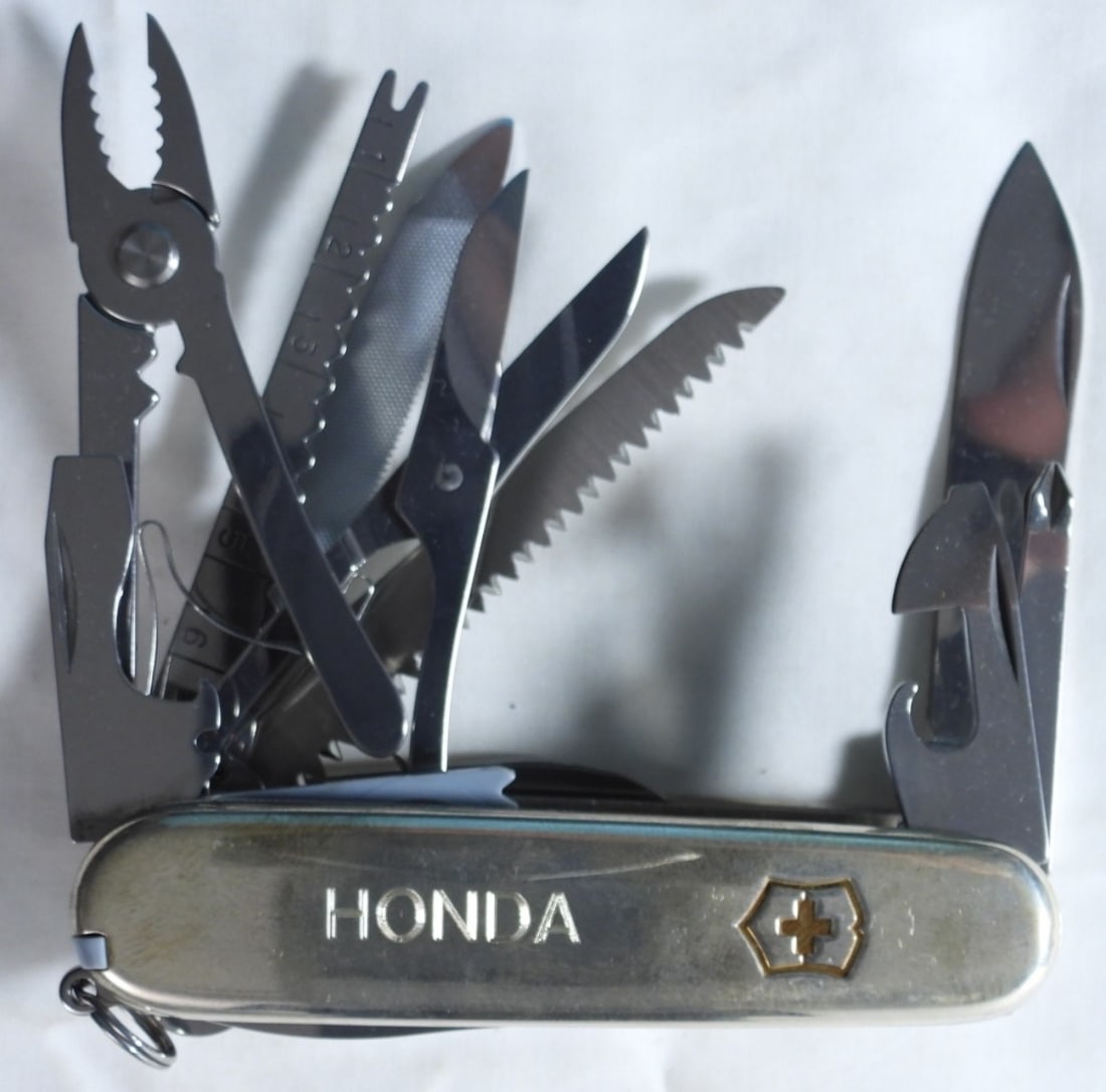 Honda Swiss Champ Swiss Army Utility Knife (1 of 2)