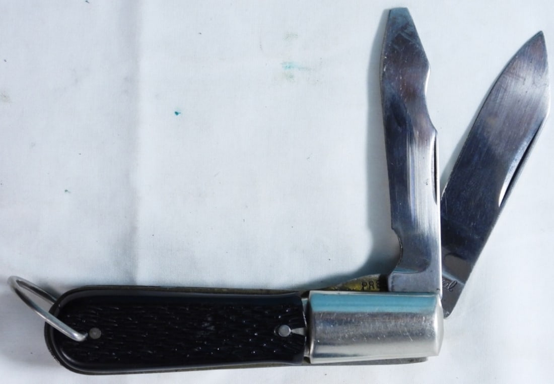 The Deal Two-Blade Pocket Knife: Visit us on Facebook