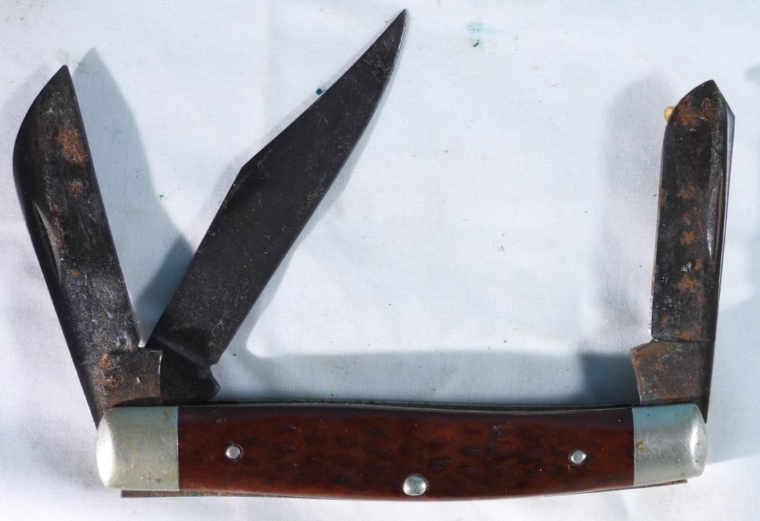 Case XX Three-Blade Pocket Knife Used (1 of 2)