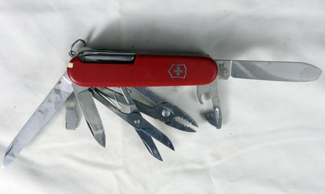 Large Marlboro Swiss Army Knife