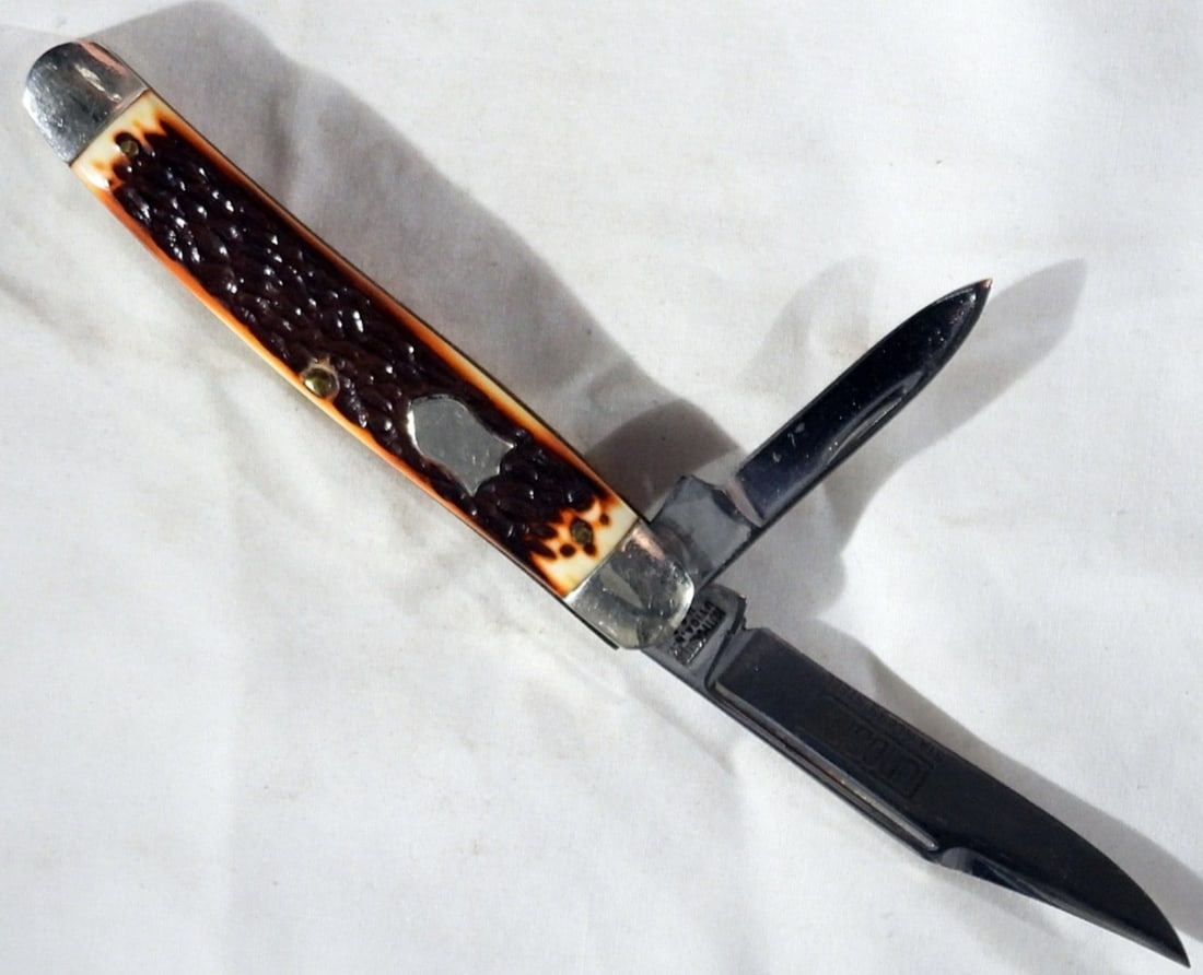 Kut master UngsienTwo-Blade Pocket Knife (1 of 3)