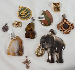 (10) Pendants