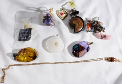 (10) Pendants & (1) Chain