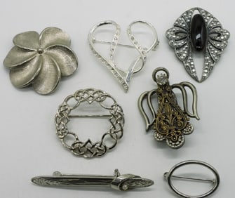 (7) Brooches Lot