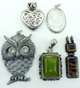 (5) Pendants
