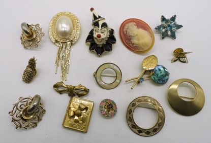 (14) Small Brooches