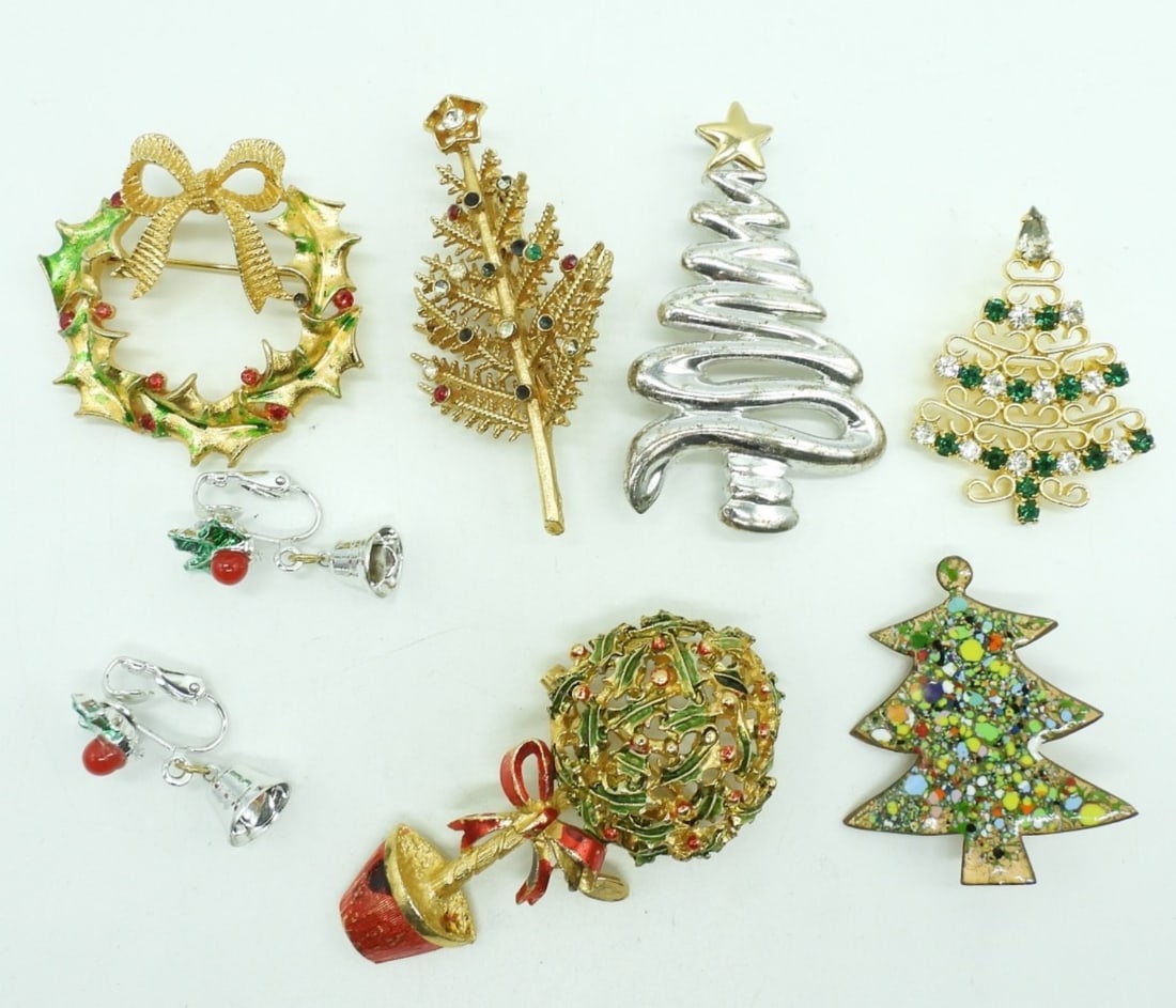 (6) Christmas Brooches & (1) Pair Of Earrings (1 of 2)