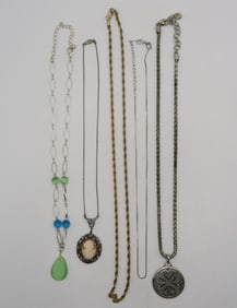 (5) Different Necklaces